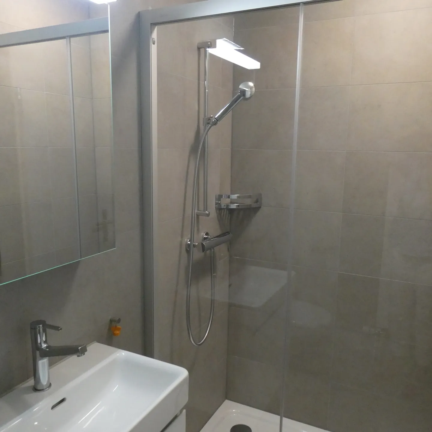 Charming 5.5-room apartment with balcony and seating area in a family-friendly location in Schüpbach - Photo 5 of 11