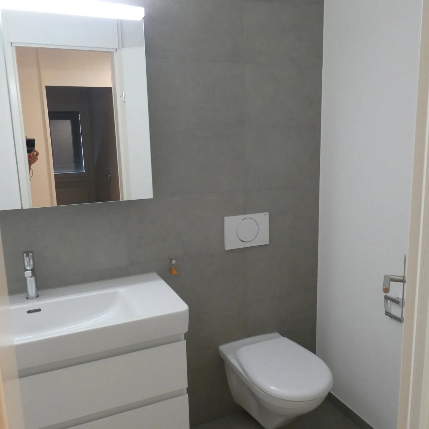 Charming 5.5-room apartment with balcony and seating area in a family-friendly location in Schüpbach - Photo 6 of 11