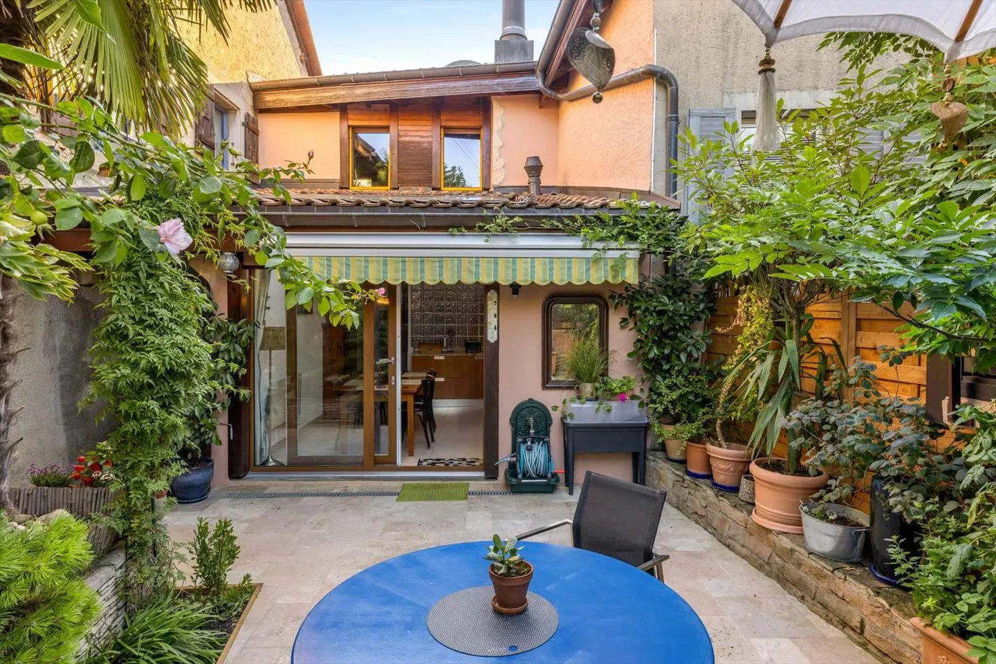 Duplex elegante nel cuore di Begnins - Foto 2 di 12