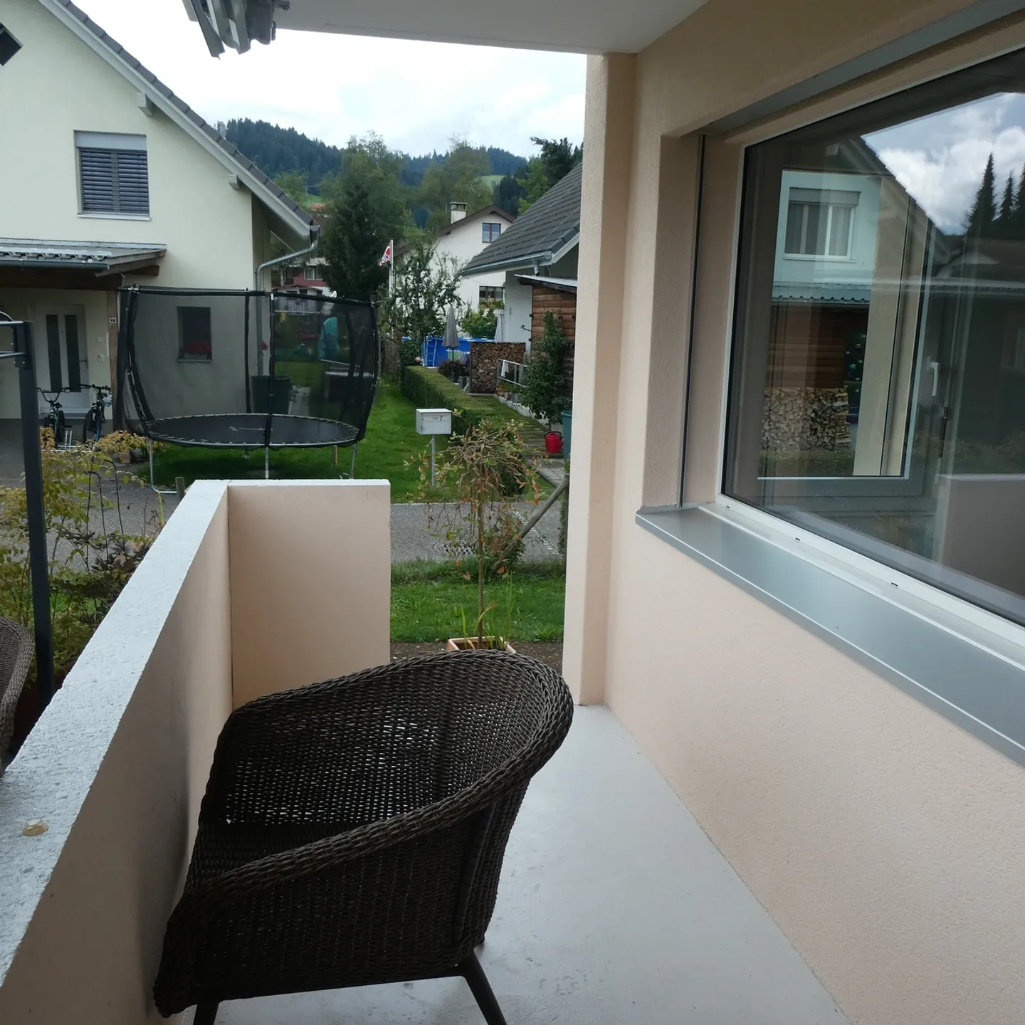 Charming 5.5-room apartment with balcony and seating area in a family-friendly location in Schüpbach - Photo 7 of 11