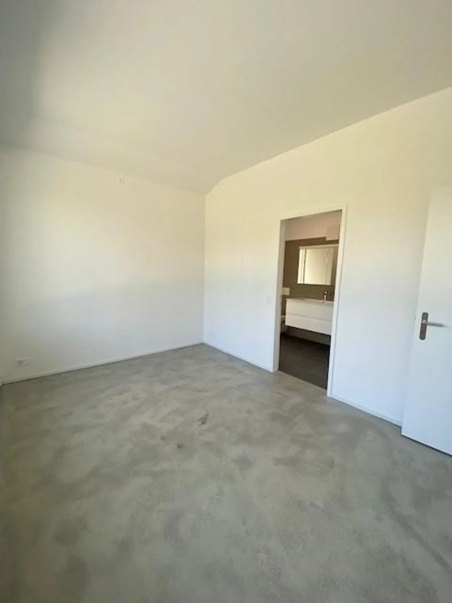 helle und grosszügige Wohnung in Muri b. Bern - Foto 6 von 8