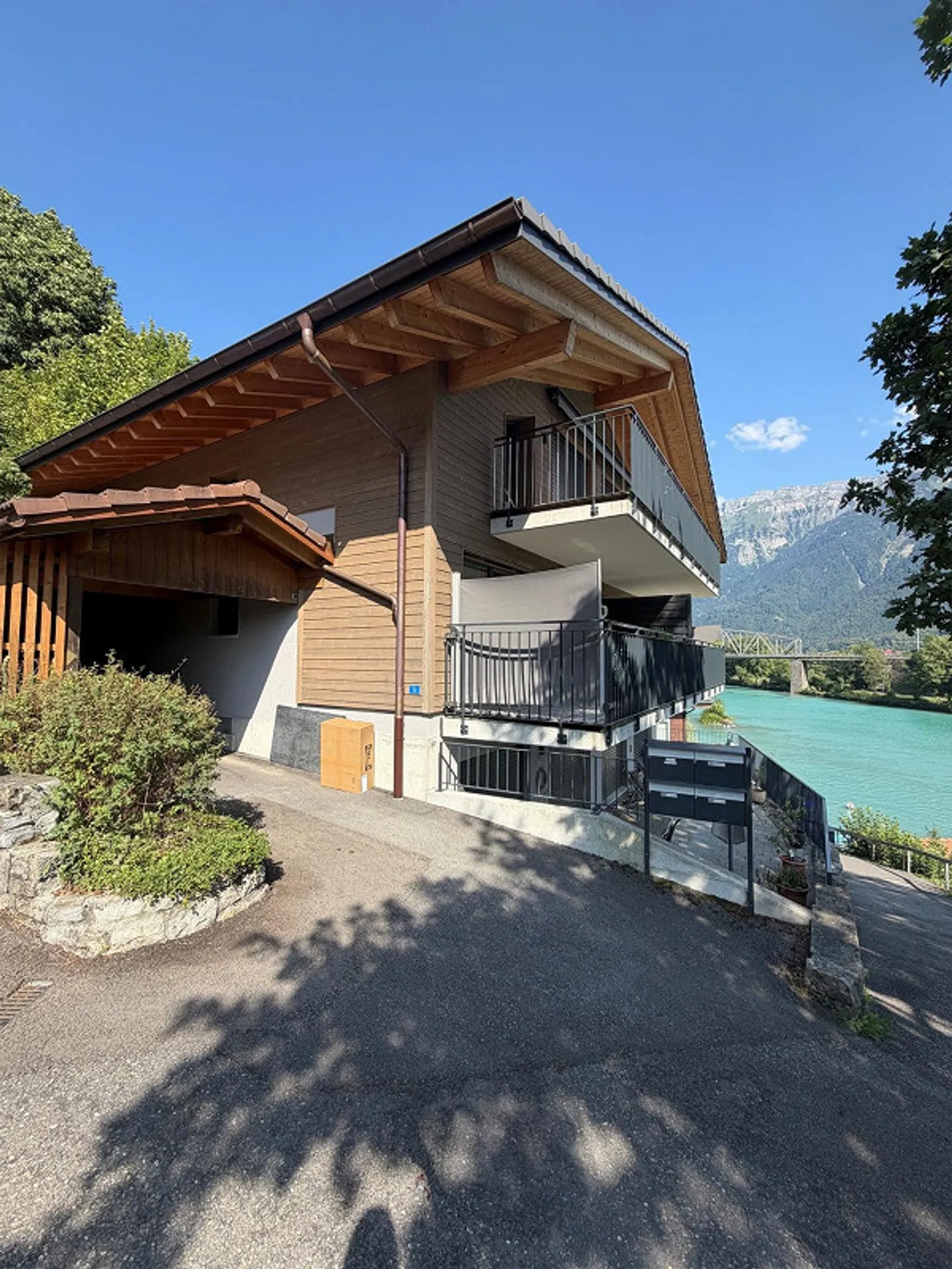 4,5-Zimmerwohnung mit grosser Terrasse und Bergsicht zu vermieten - Foto 1 von 14