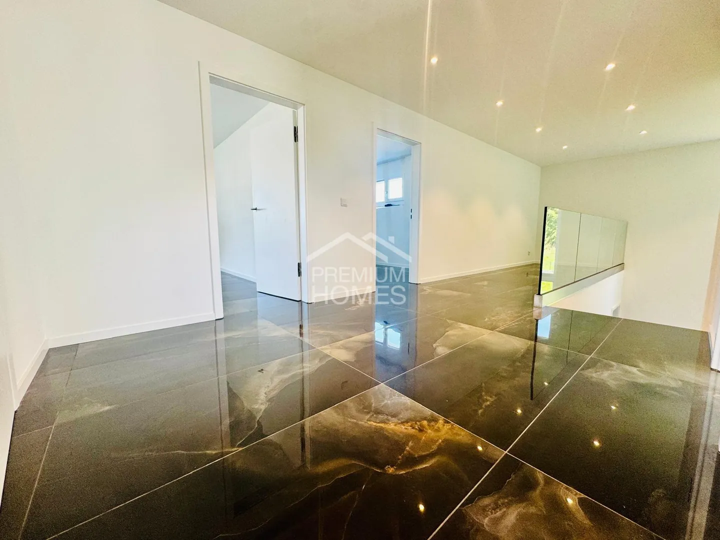 Modern Detached Home with Pool - Photo 8 of 13