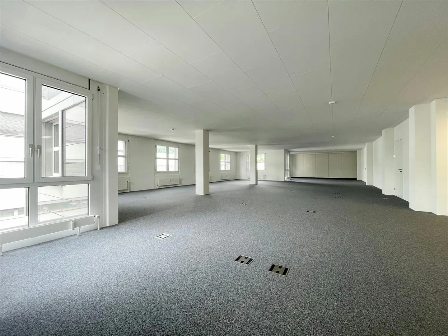 PLAZA | Ufficio ben sviluppato - inondato di luce con sala riunioni e angolo cottura - Foto 2 di 7