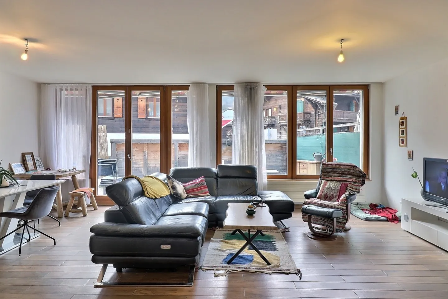 25 13 Bright 4.5-room apartment with terrace in Chesières in the PPE Soleil - Photo 1 of 8