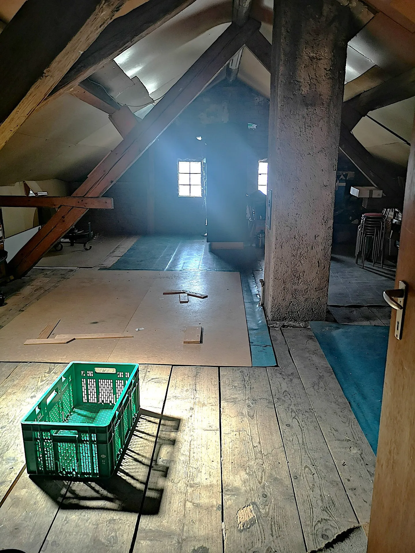 Haus mit 2 Wohnungen, Veranda, Garten, Garage: Renovierungen erforderlich - Photo 29 of 37