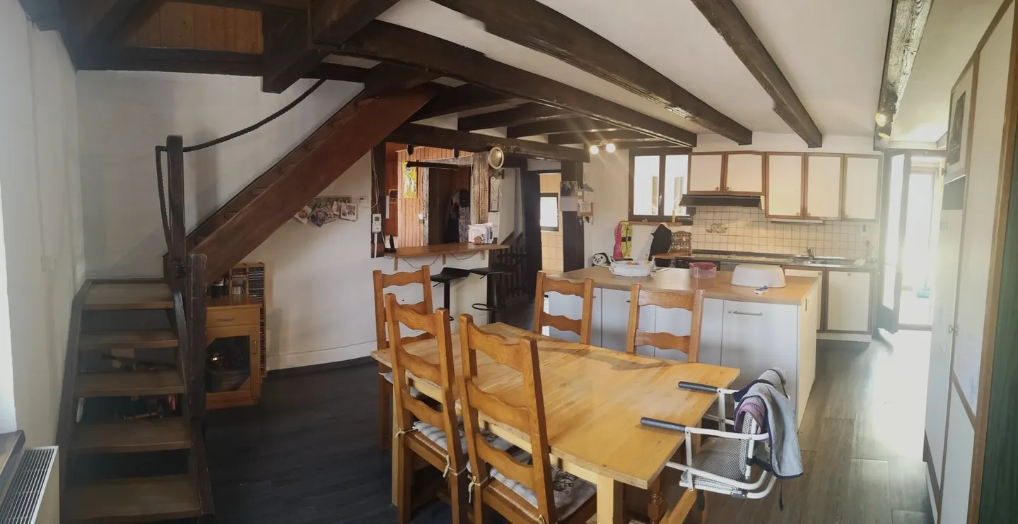 Haus mit 2 Wohnungen, Veranda, Garten, Garage: Renovierungen erforderlich - Photo 14 of 37