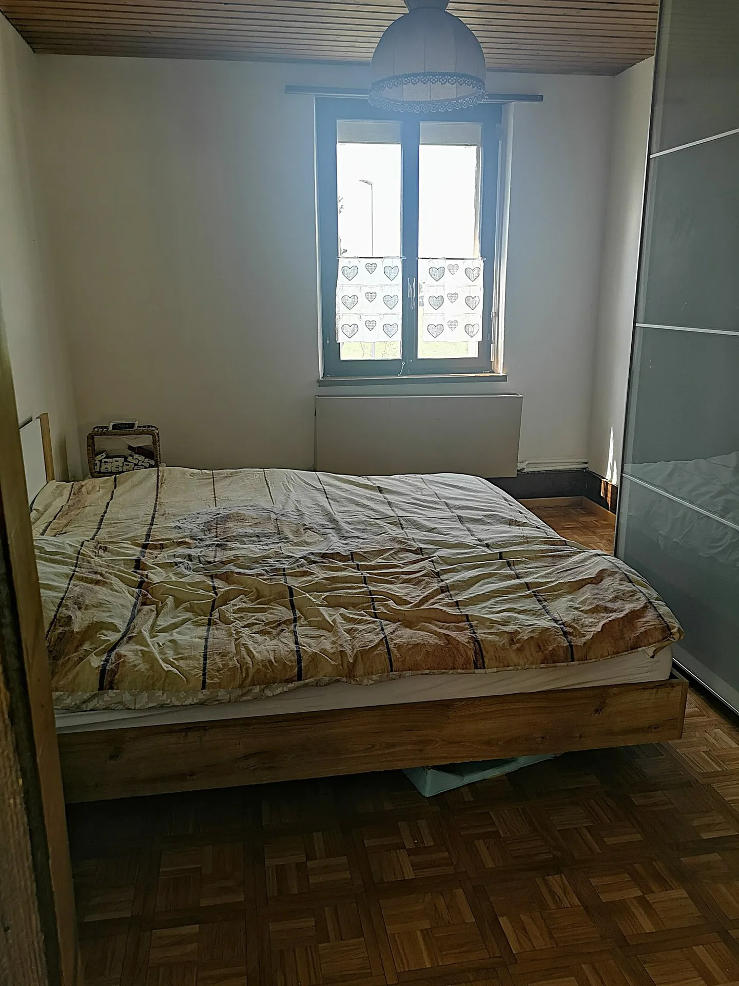 Haus mit 2 Wohnungen, Veranda, Garten, Garage: Renovierungen erforderlich - Photo 20 of 37