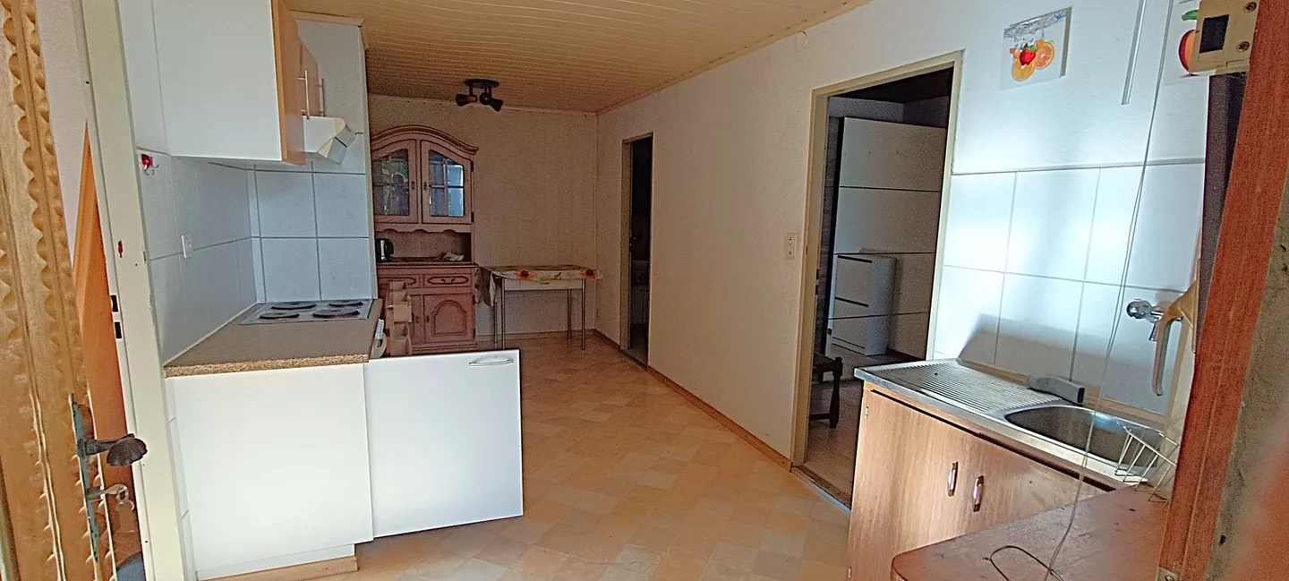 Haus mit 2 Wohnungen, Veranda, Garten, Garage: Renovierungen erforderlich - Photo 30 of 37