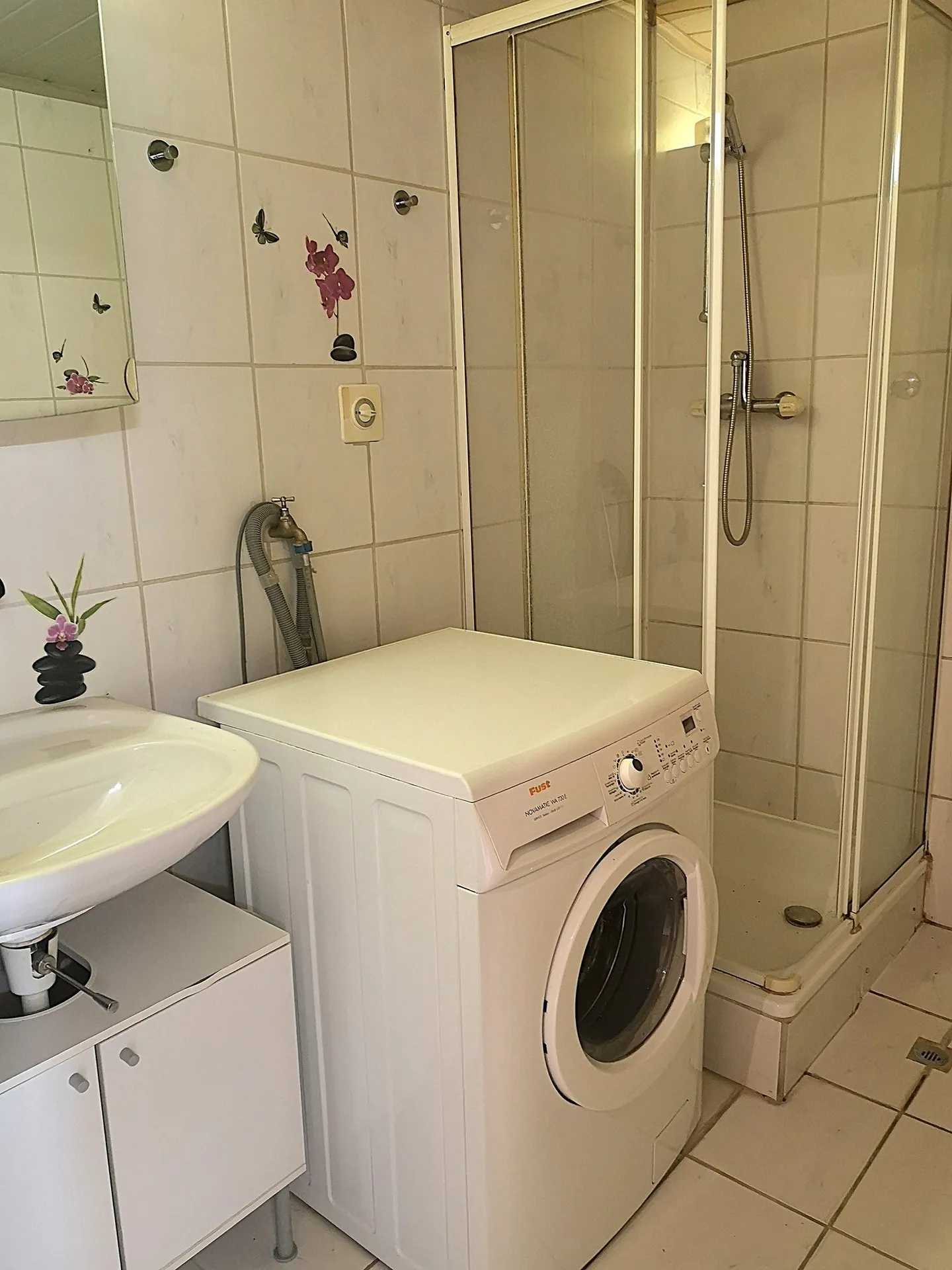 Haus mit 2 Wohnungen, Veranda, Garten, Garage: Renovierungen erforderlich - Photo 32 of 37