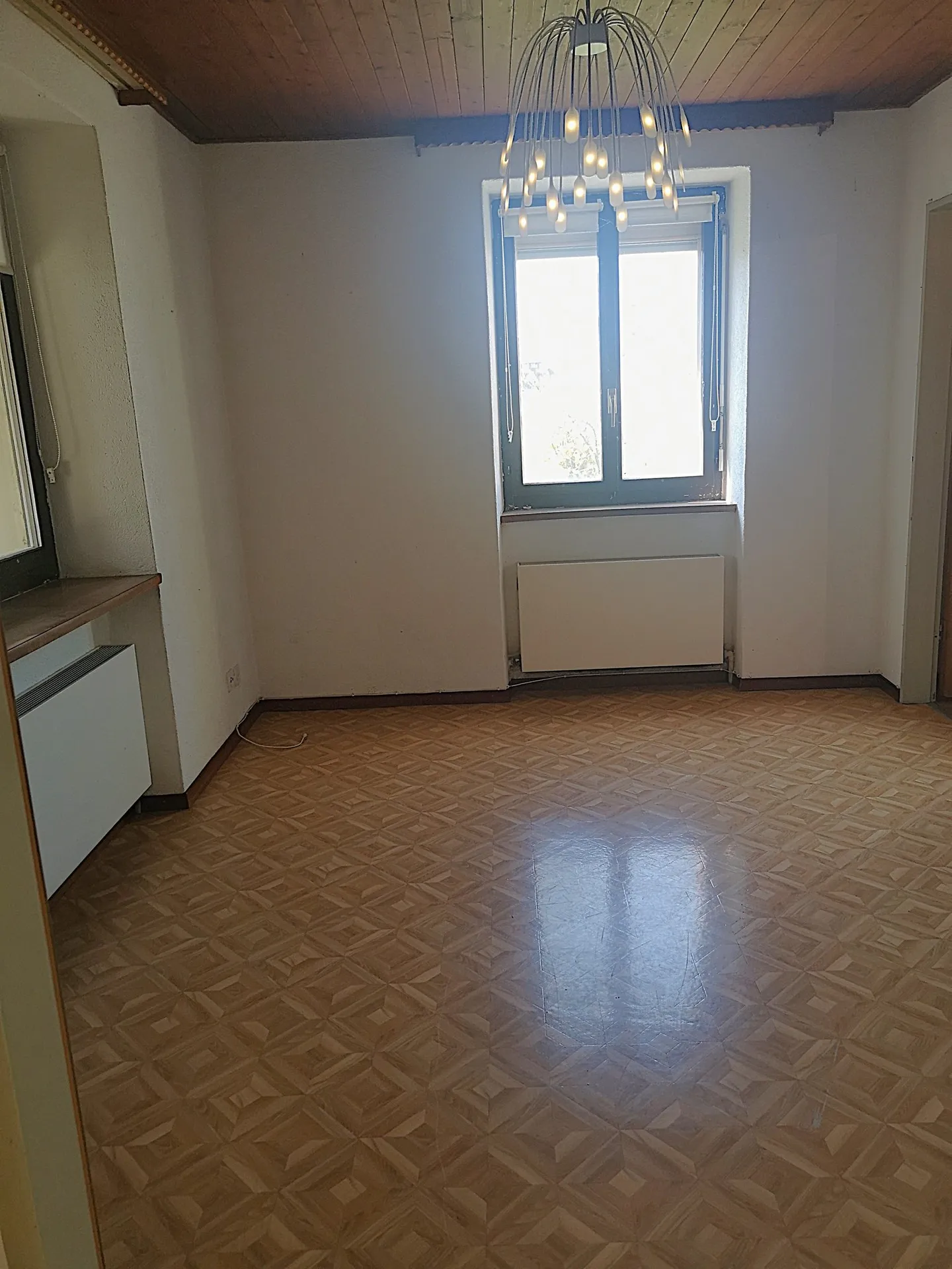 Haus mit 2 Wohnungen, Veranda, Garten, Garage: Renovierungen erforderlich - Photo 34 of 37