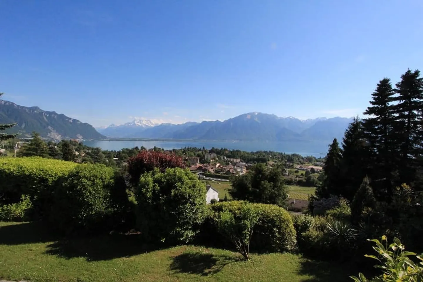 Imponente proprietà, tranquilla, vista, piscina, grande giardino - Foto 3 di 13