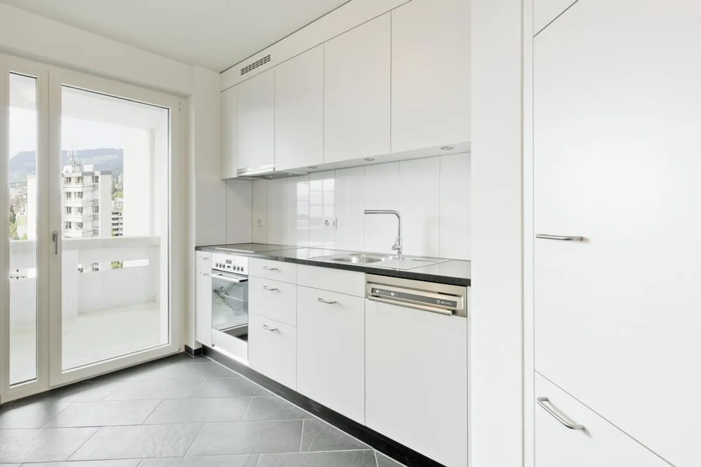 Grosszügig geschnittene Wohnung mit Ausblick - Photo 5 of 6