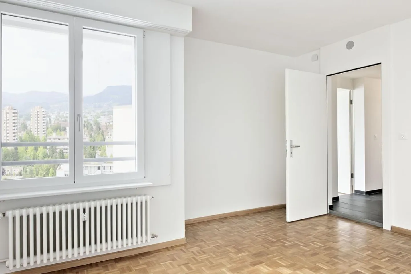Grosszügig geschnittene Wohnung mit Ausblick - Photo 6 of 6