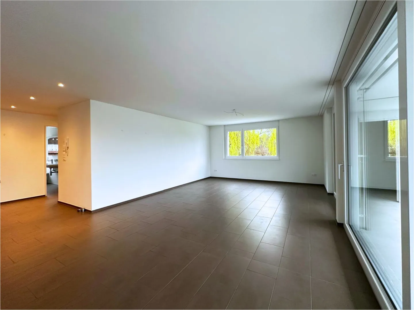 Appartamento moderno di 3,5 stanze al 1° piano con grande balcone - Foto 1 di 13