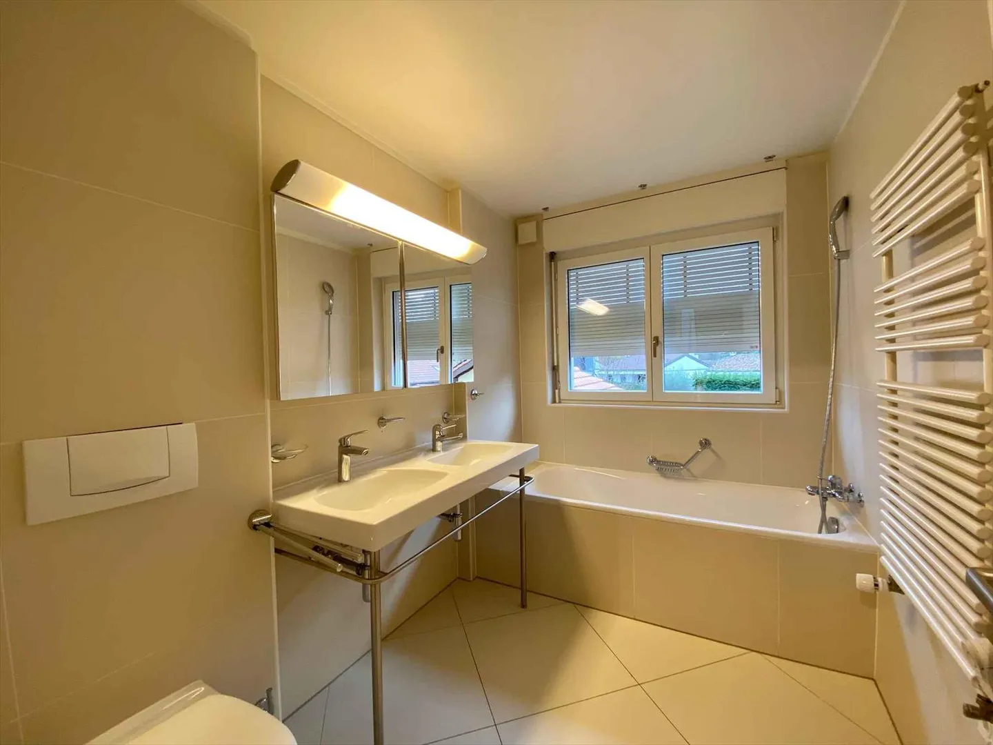 Maison jumelée 8 pièces - Photo 8 sur 12