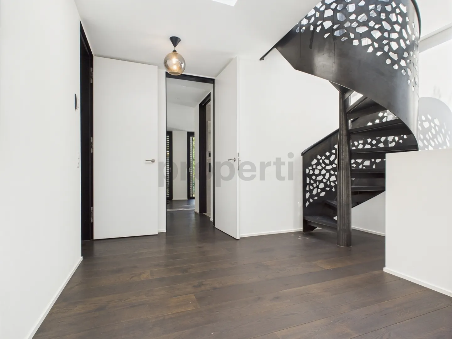 Exklusives 3.5-Zimmer Maisonette-Townhouse mit Dachterrasse - Kreis 6 - Foto 2 von 11