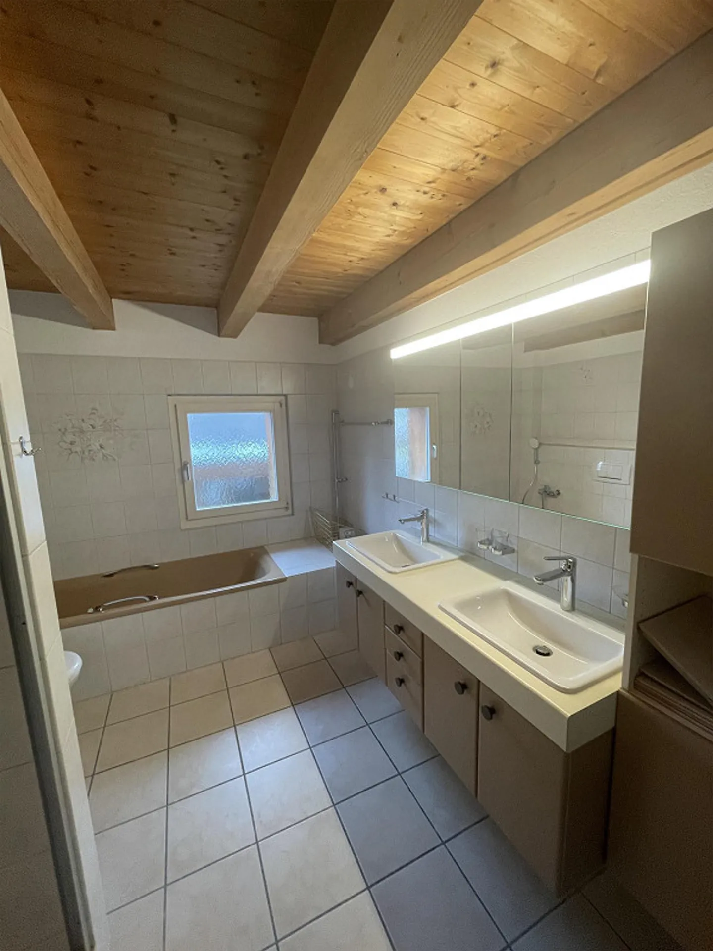 Appartement 4,5 pièces, balcon, emplacement central - Photo 14 sur 26