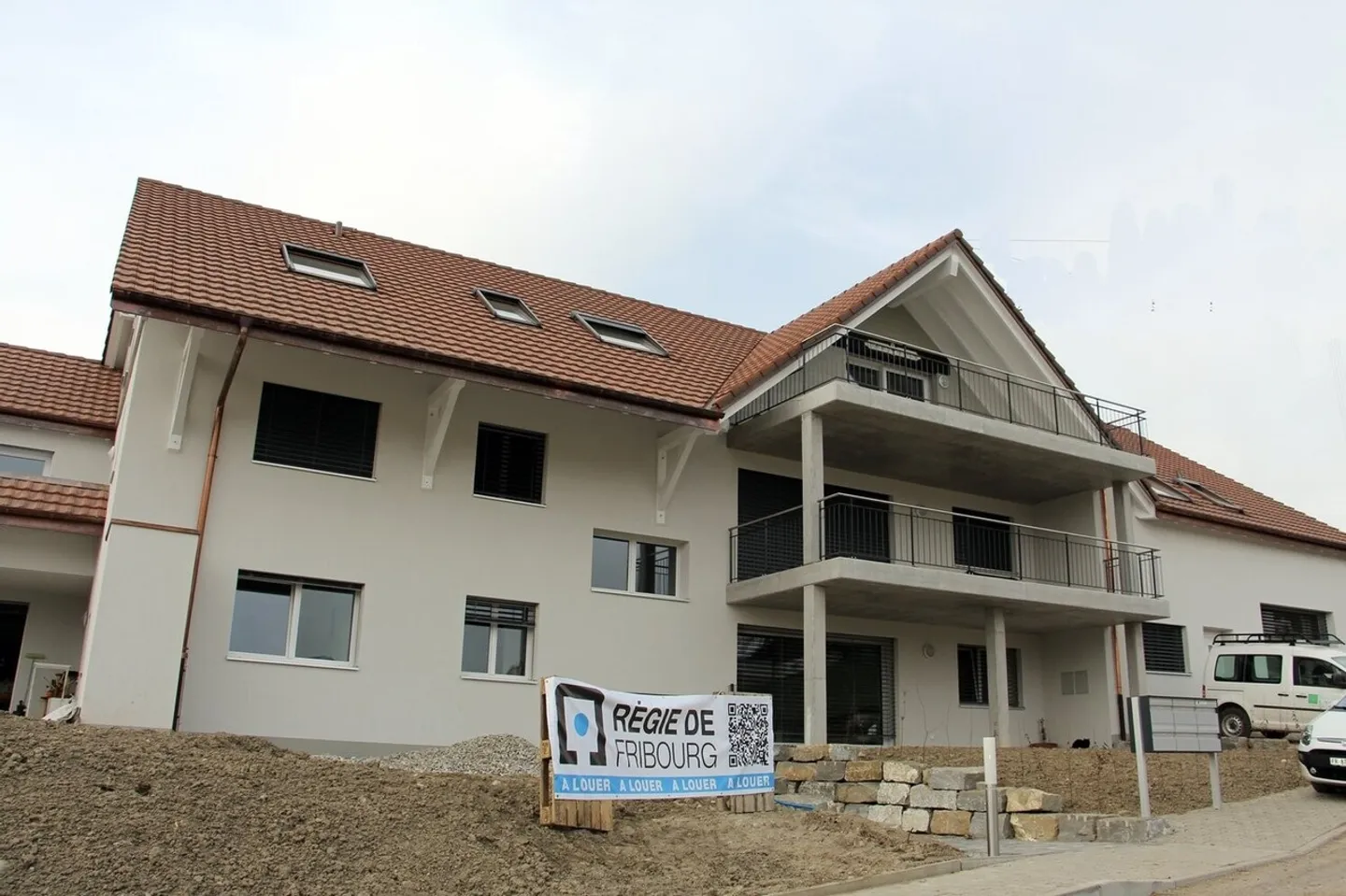 Modern Apartment in Tranquil Setting - Photo 8 of 9