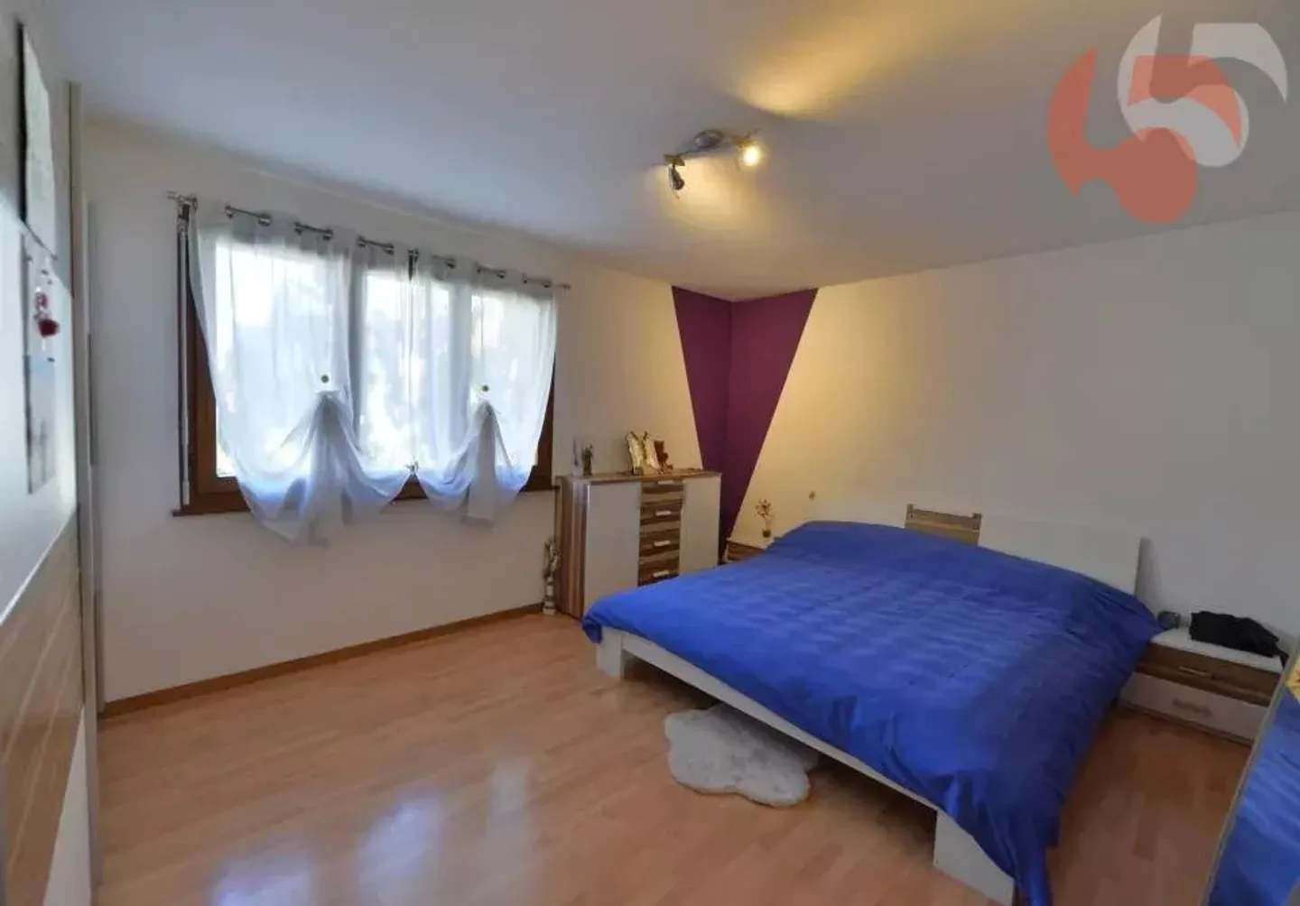 Wunderschöne 6.5-Zimmer-Villa mit Werkstatt und großer Garage - Foto 5 von 10