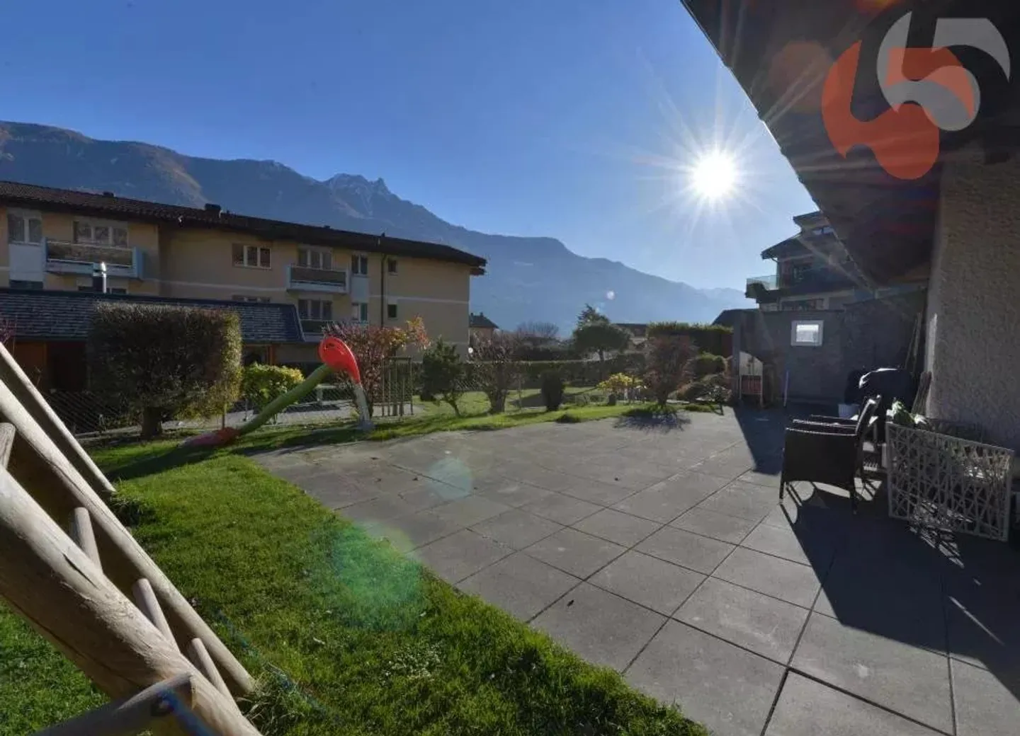 Wunderschöne 6.5-Zimmer-Villa mit Werkstatt und großer Garage - Foto 6 von 10