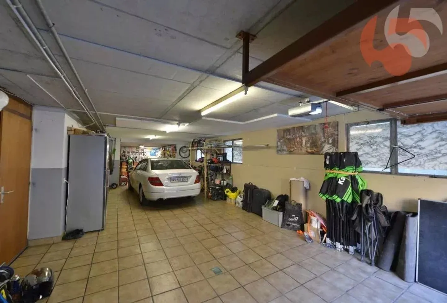 Wunderschöne 6.5-Zimmer-Villa mit Werkstatt und großer Garage - Foto 9 von 10