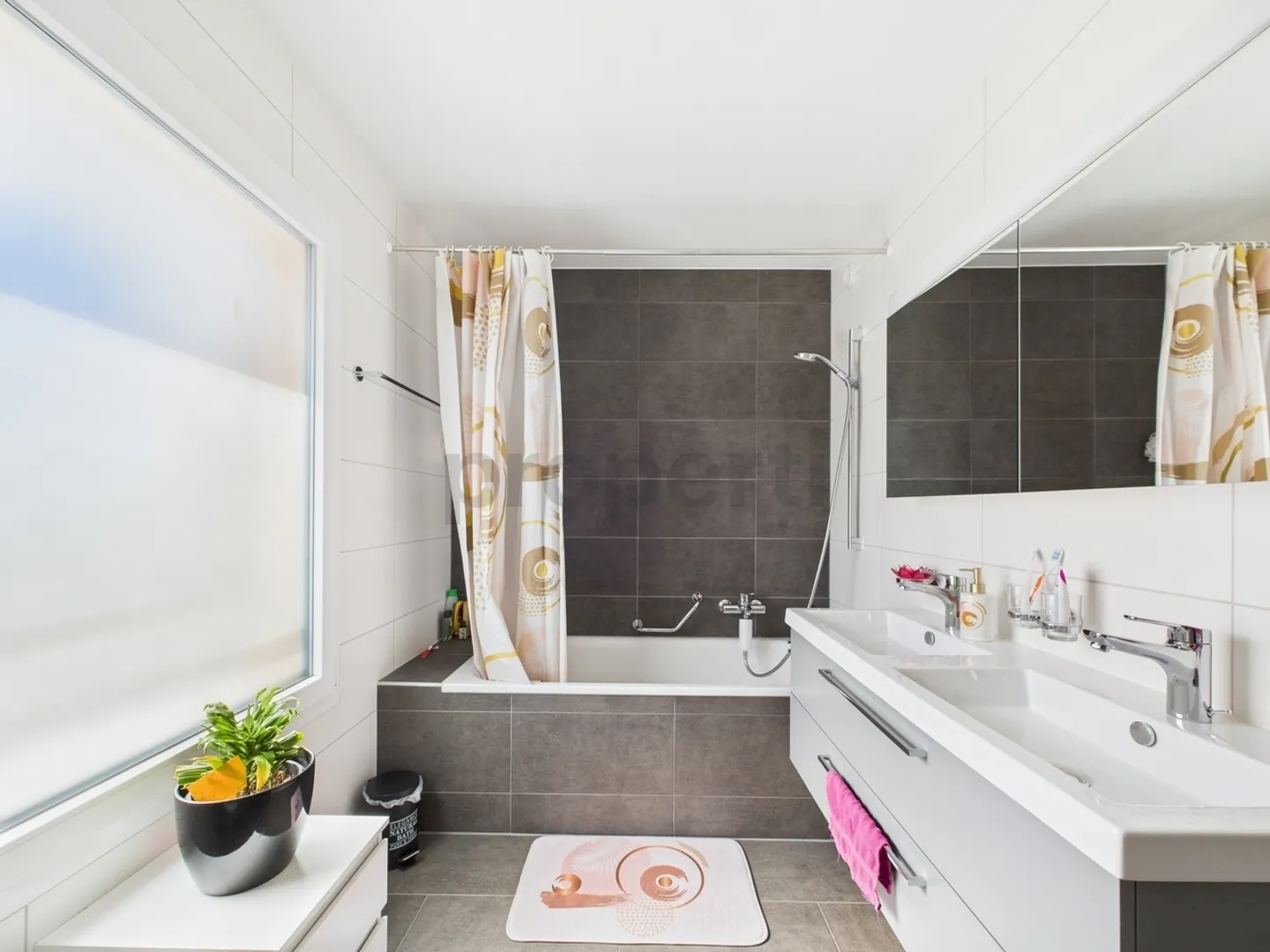 Domaine Plein Soleil - a quiet, bright and modern living space - Photo 9 of 12