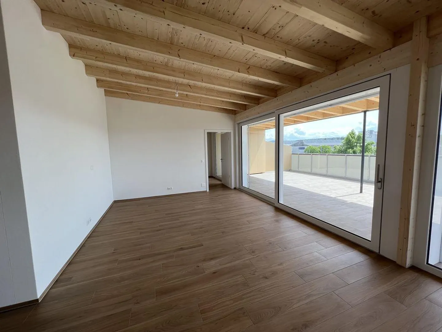 Do you love it modern!?! - Photo 2 of 11