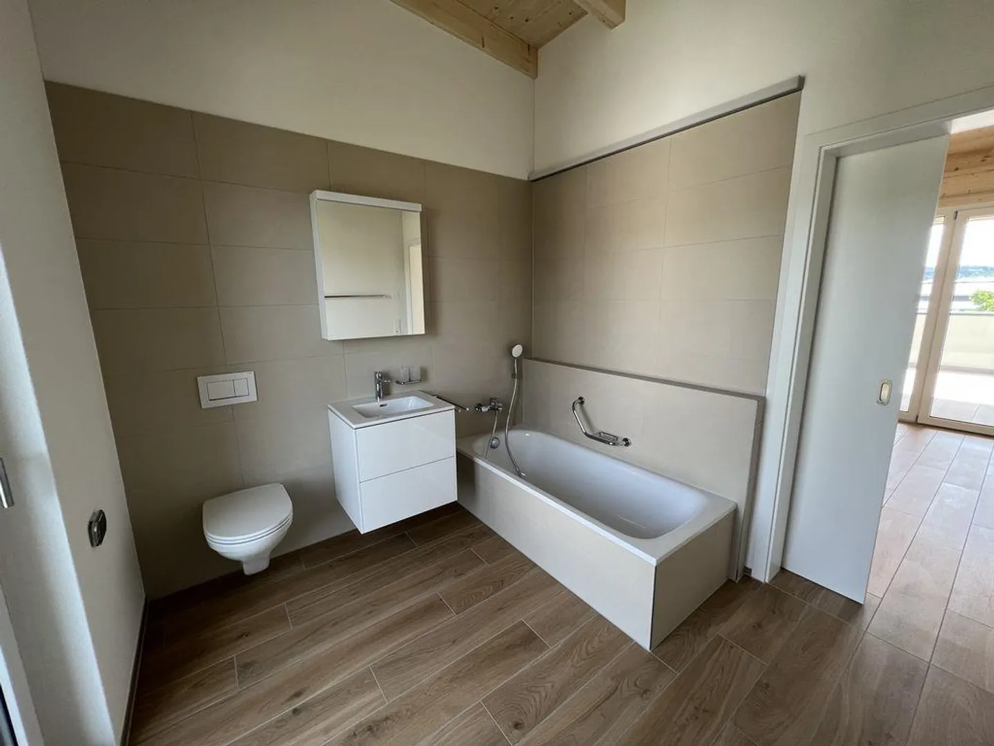 Do you love it modern!?! - Photo 5 of 11