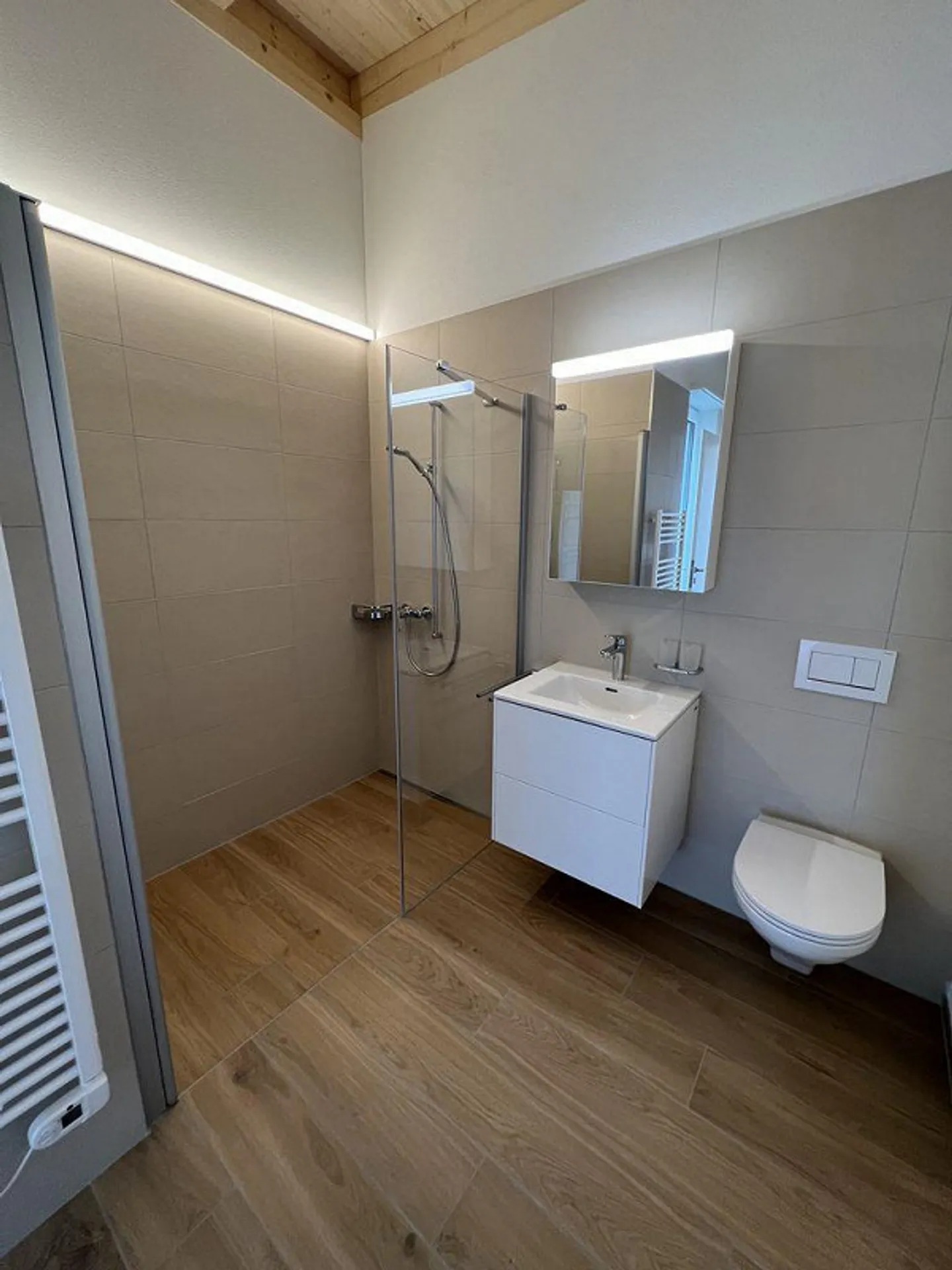 Do you love it modern!?! - Photo 6 of 11