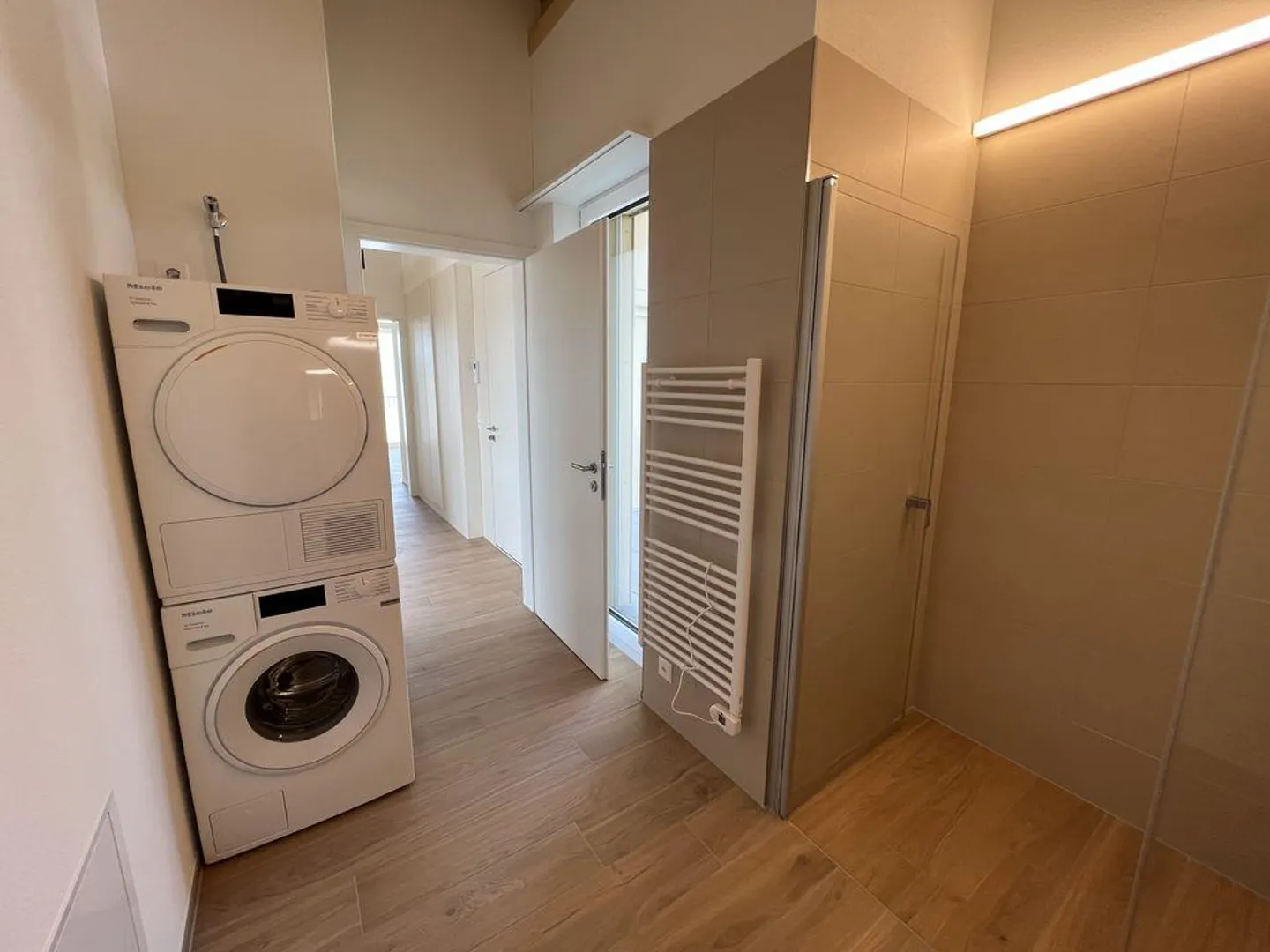 Do you love it modern!?! - Photo 7 of 11