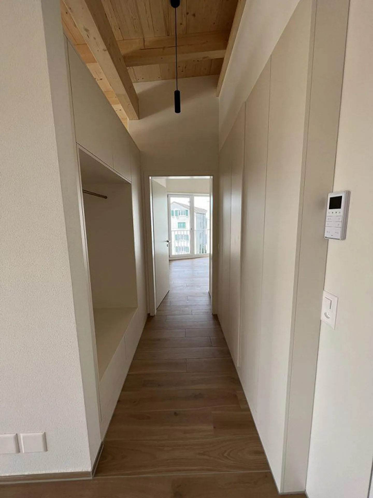 Do you love it modern!?! - Photo 8 of 11