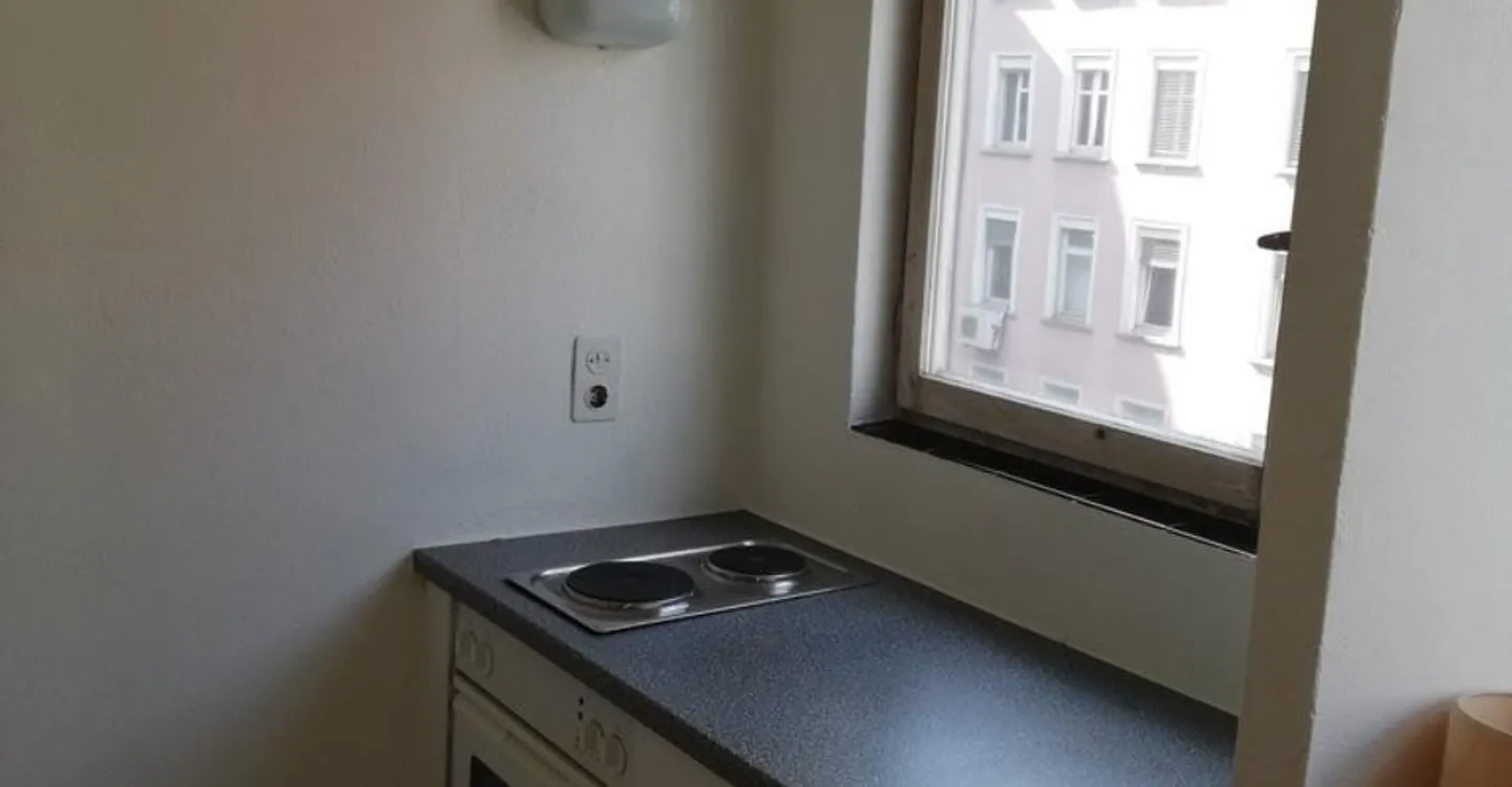 Spacious 1-room apartment in prime central location - Photo 3 of 4
