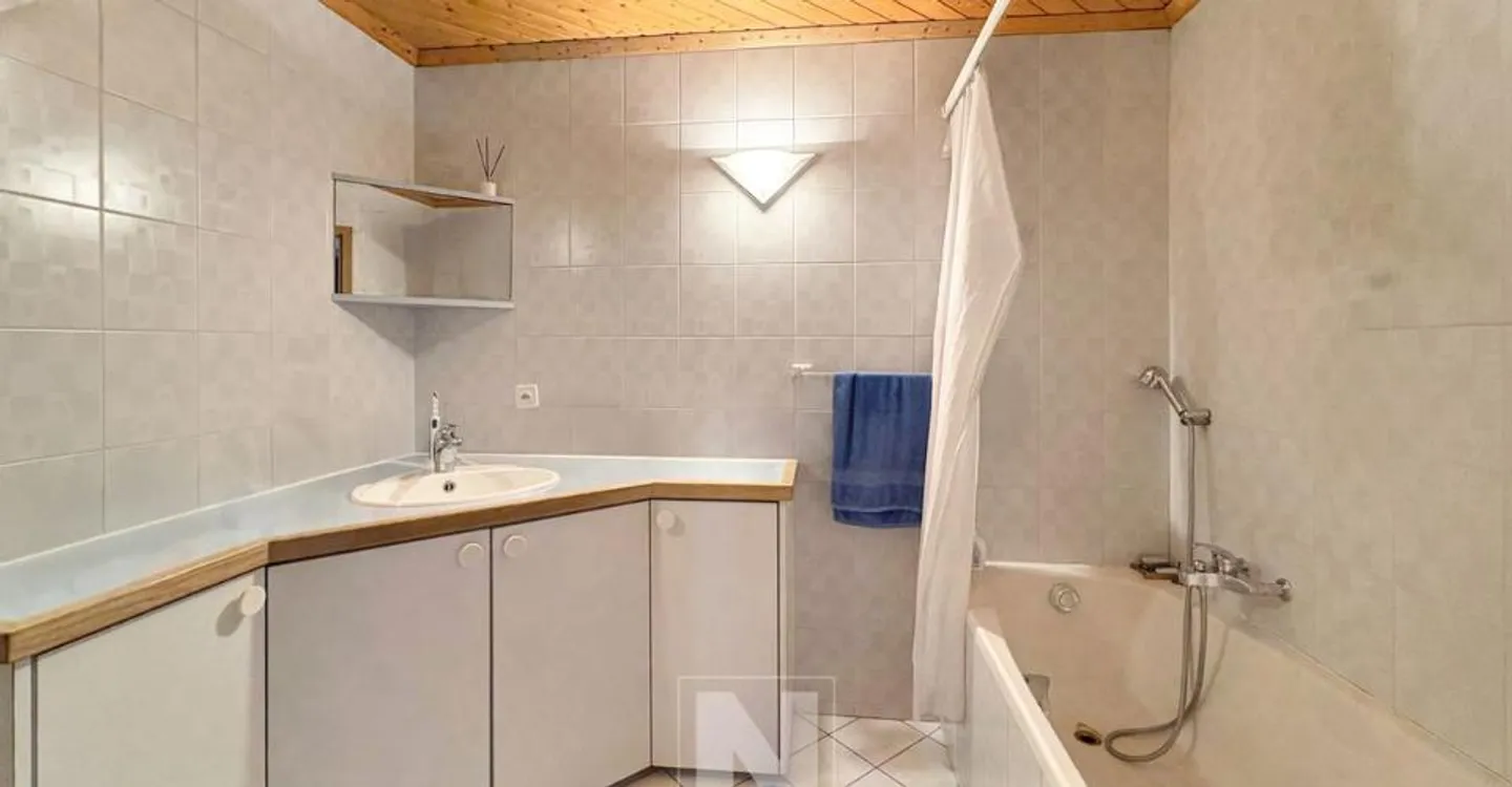Gebäude zu verkaufen in Avenches - Mit 150m2 Wohnung und großem Lager - Foto 8 von 12