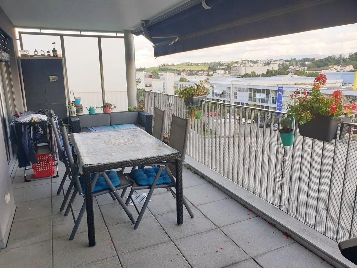 SPACIOUS APARTMENT - Photo 6 of 12