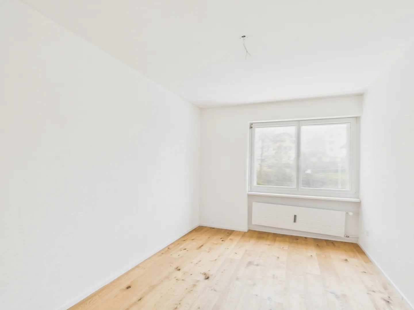 Modern Apartment with Terrace - Photo 5 of 8