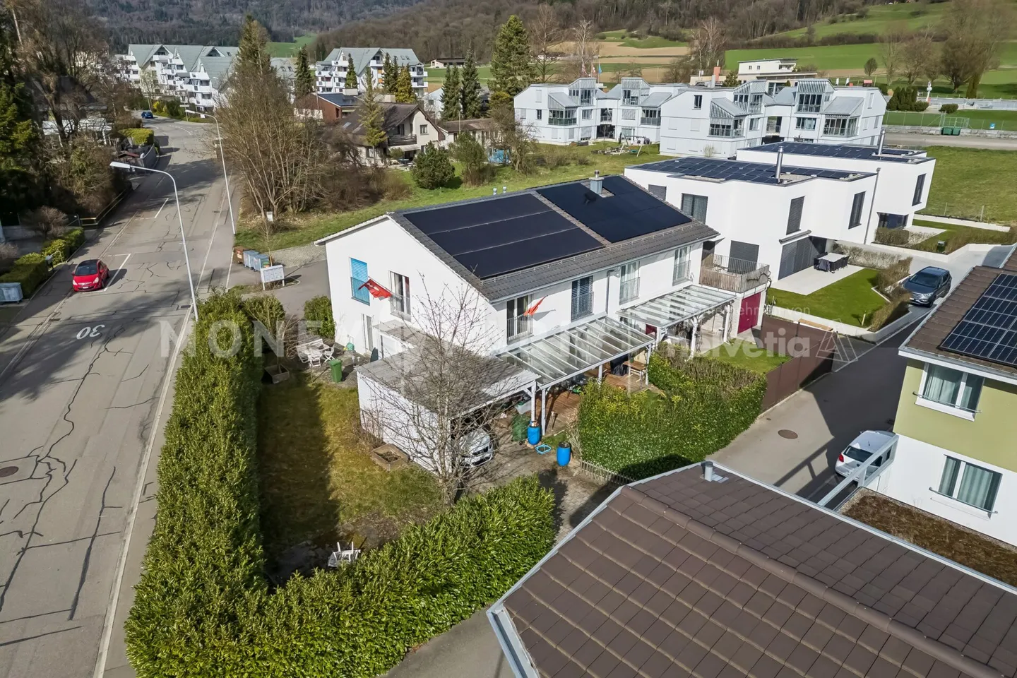 Spacious 6.5-room semi-detached house with garden and high living comfort - Photo 1 of 12