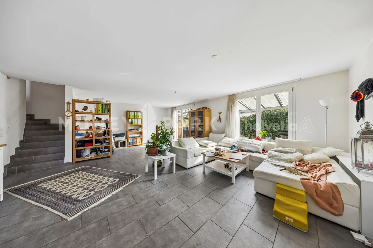 Spacious 6.5-room semi-detached house with garden and high living comfort - Photo 2 of 12