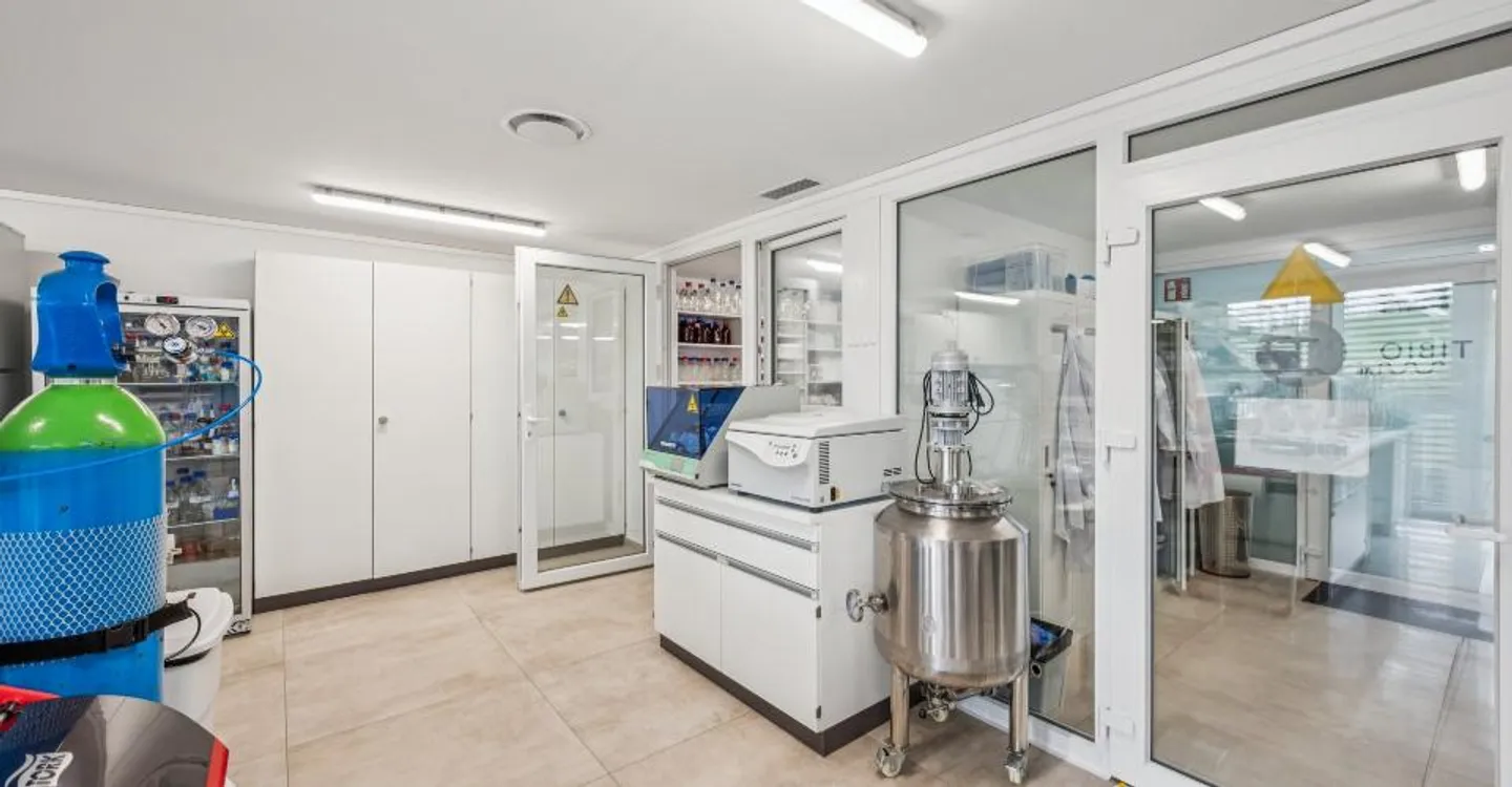 Laboratory space with offices for rent - Chavornay - Photo 3 of 8