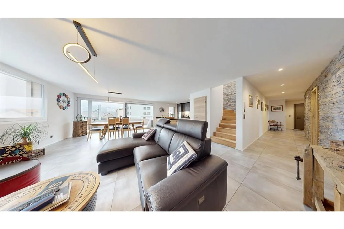 Exceptional duplex in the heart of Broc / RE/MAX Exclusive - Photo 1 of 6