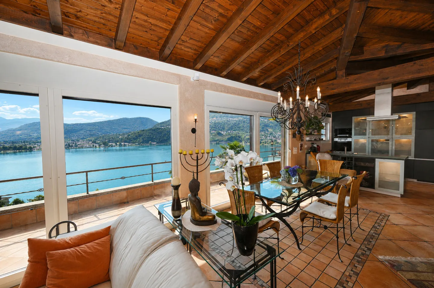 Attico Elegante con Vista Lago - Foto 8 di 23