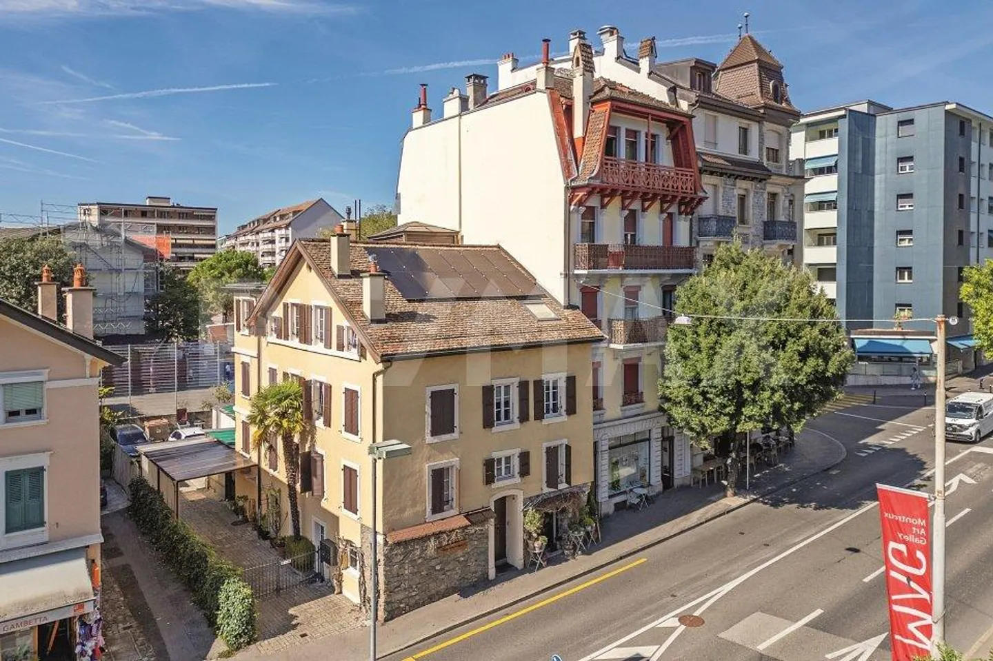 Ertragsgebäude: 2 Gewerbeflächen und 4 Wohnungen mit 3,5 Zimmern - Foto 2 von 13