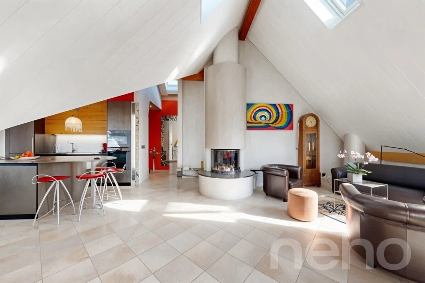 Schönes renoviertes Penthouse mit Terrasse und hohen Decken - Foto 1 von 12