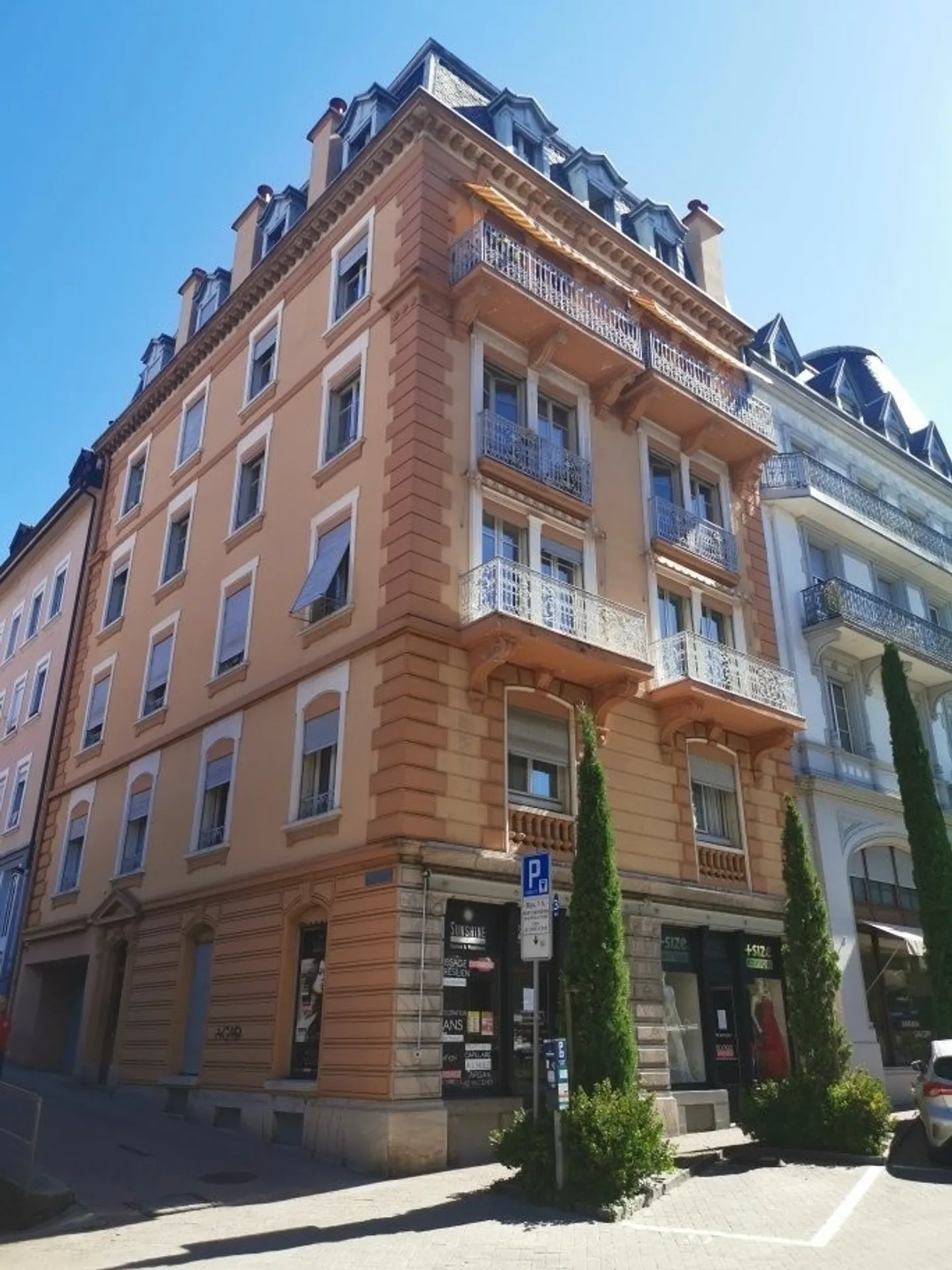 Individual garage in the heart of Montreux - Photo 2 of 2