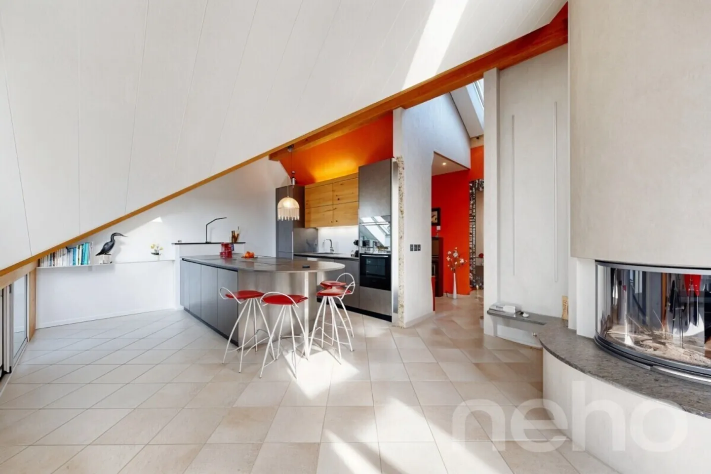 Schönes renoviertes Penthouse mit Terrasse und hohen Decken - Foto 5 von 12