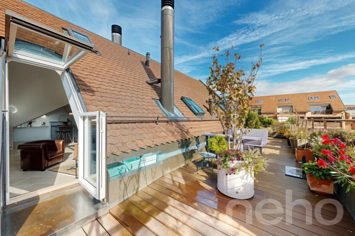 Schönes renoviertes Penthouse mit Terrasse und hohen Decken - Foto 7 von 12