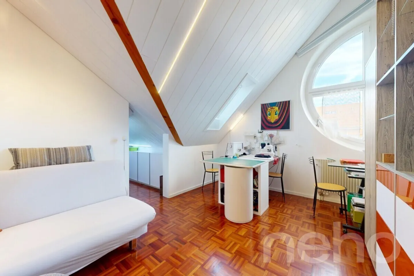 Schönes renoviertes Penthouse mit Terrasse und hohen Decken - Foto 10 von 12