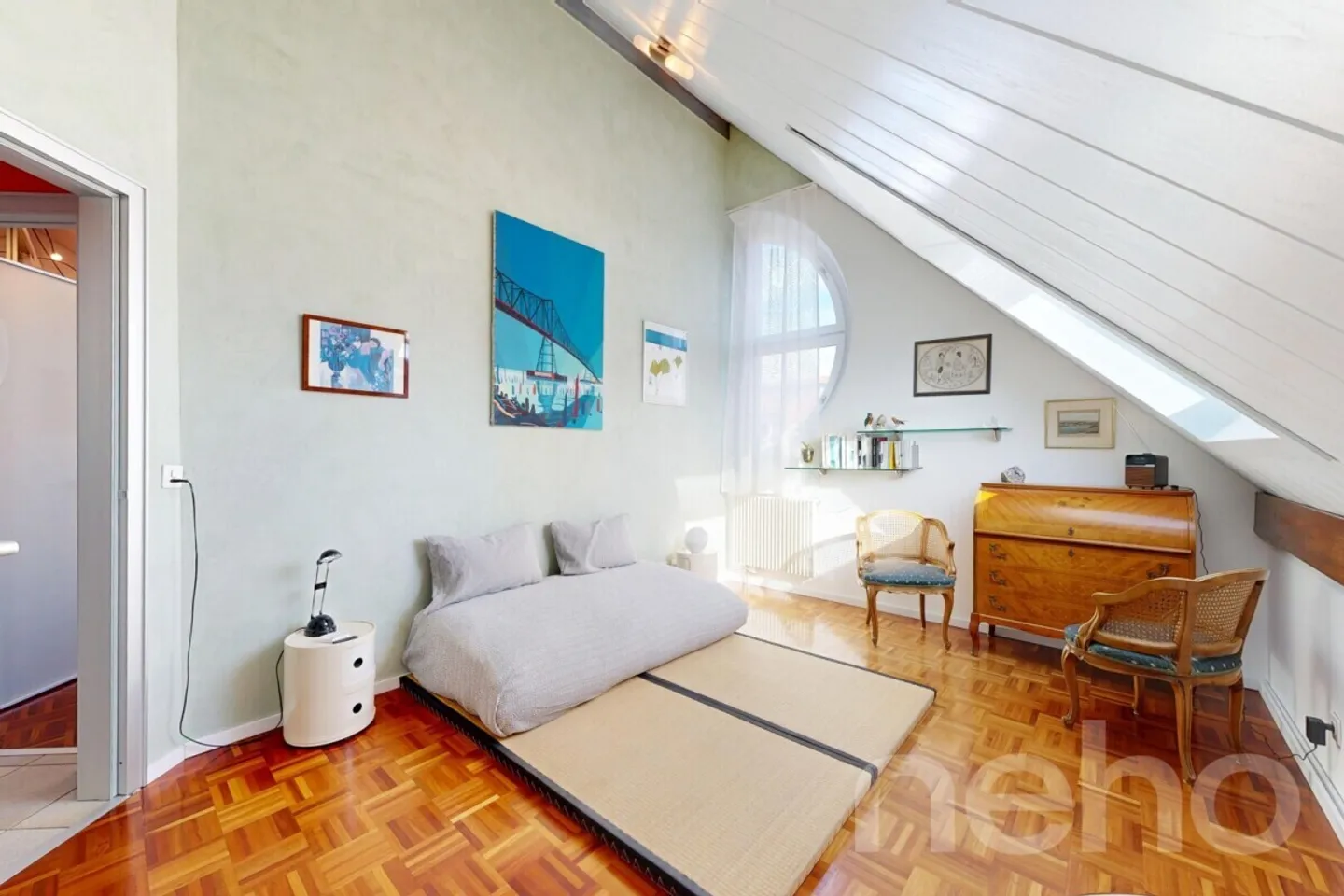 Schönes renoviertes Penthouse mit Terrasse und hohen Decken - Foto 11 von 12