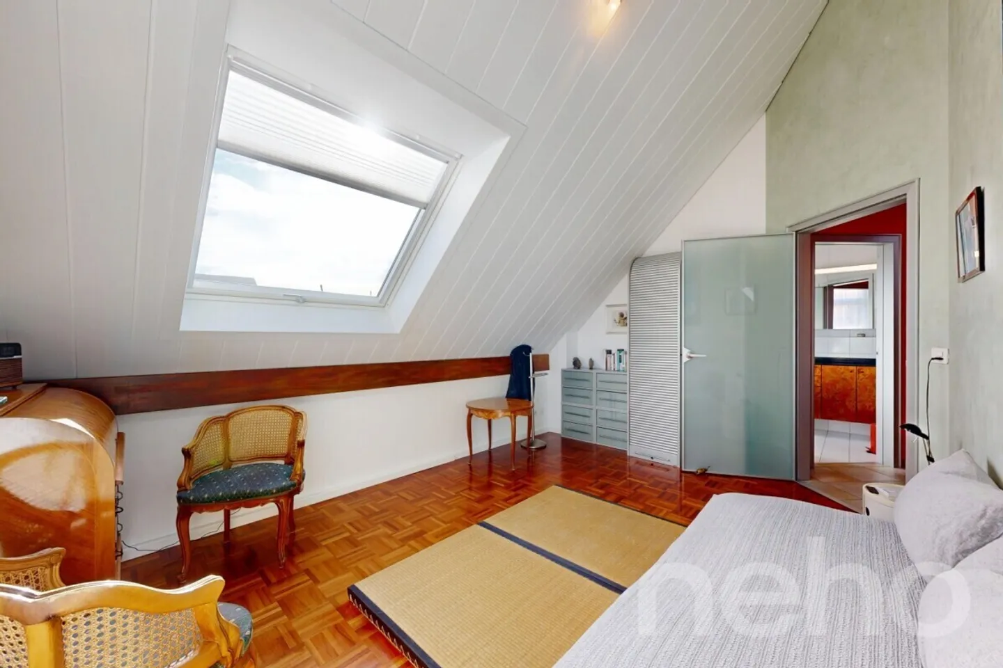 Schönes renoviertes Penthouse mit Terrasse und hohen Decken - Foto 12 von 12