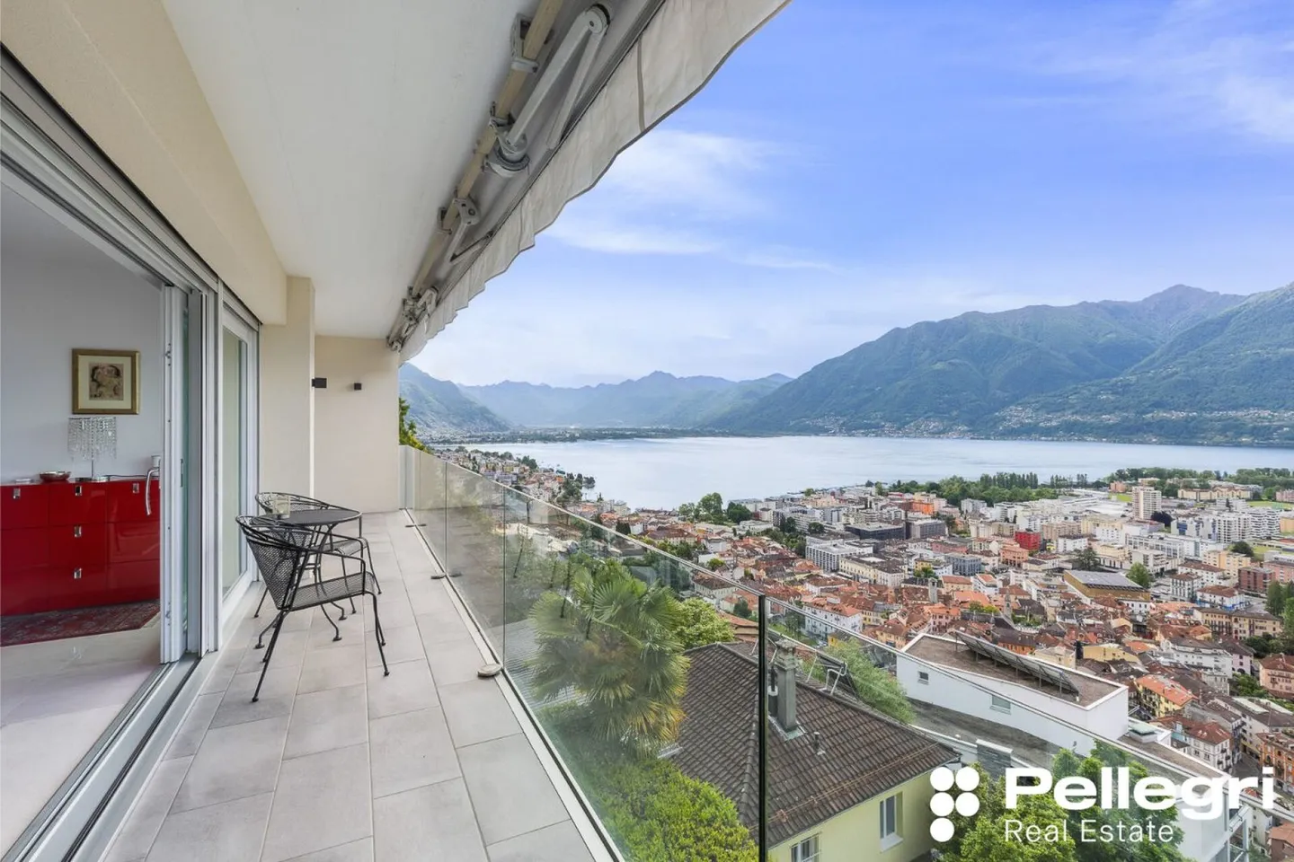 Villa moderne de 5,5 pièces avec piscine et vue sur le lac - Photo 1 sur 10